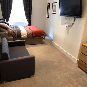 Wellington Tavern Bed & Breakfast